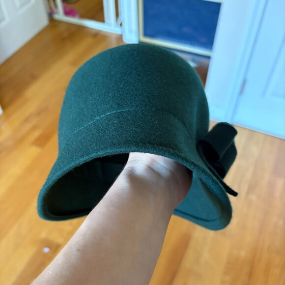 Green felt cloche hat with bow on side - from Anthropologie - Picture 2 of 2